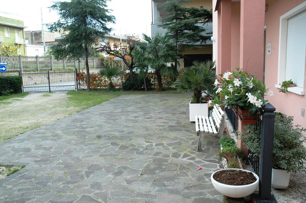 Villa Linda Affittacamere Bellaria-Igea Marina Eksteriør bilde