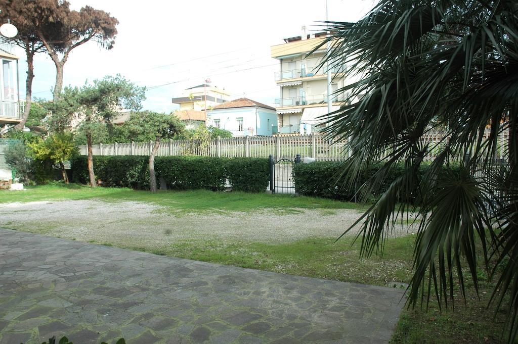 Villa Linda Affittacamere Bellaria-Igea Marina Eksteriør bilde